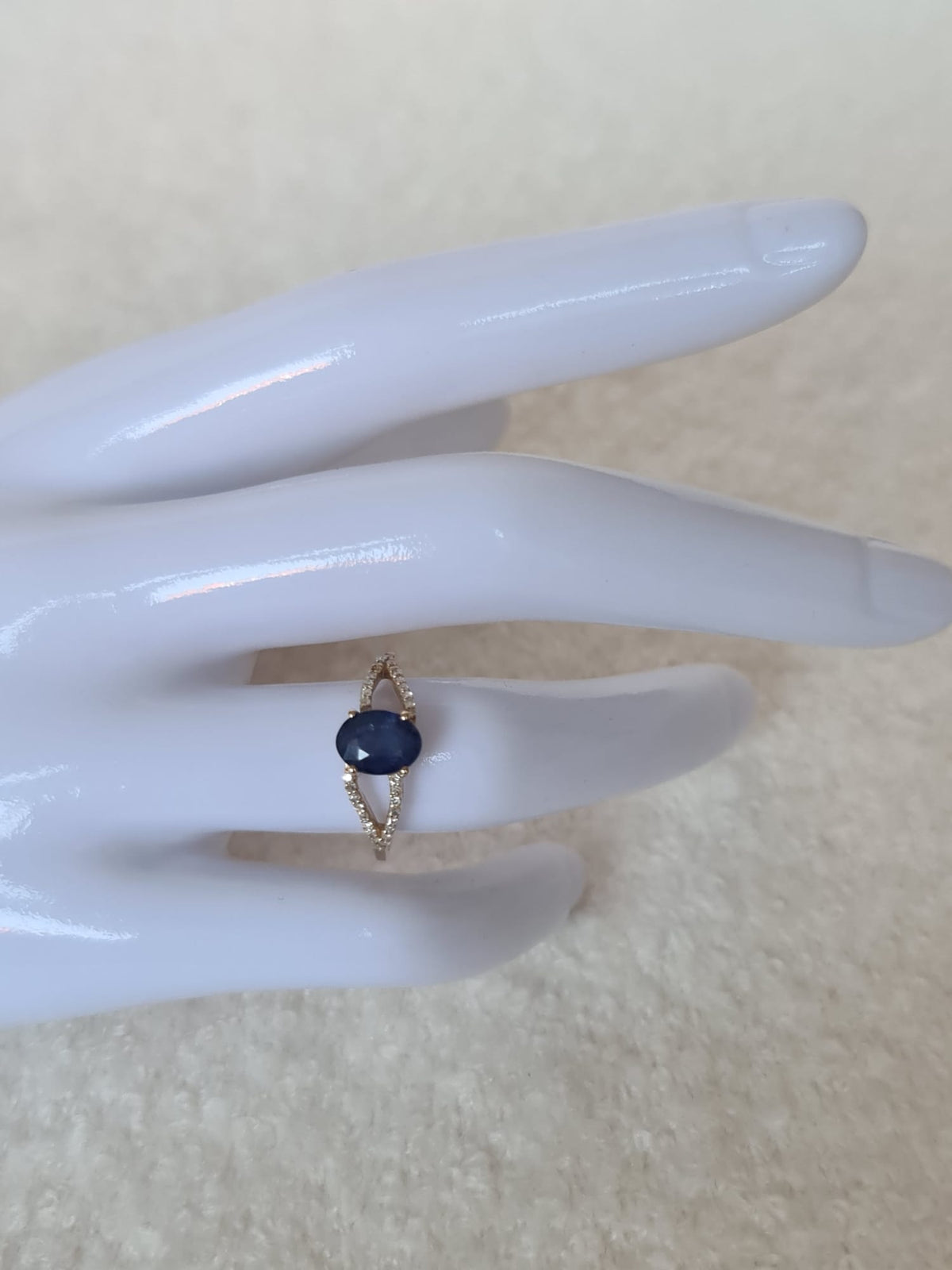 1.71 Ct Oval Natural
Sapphire 14K Gold Ring-certified
