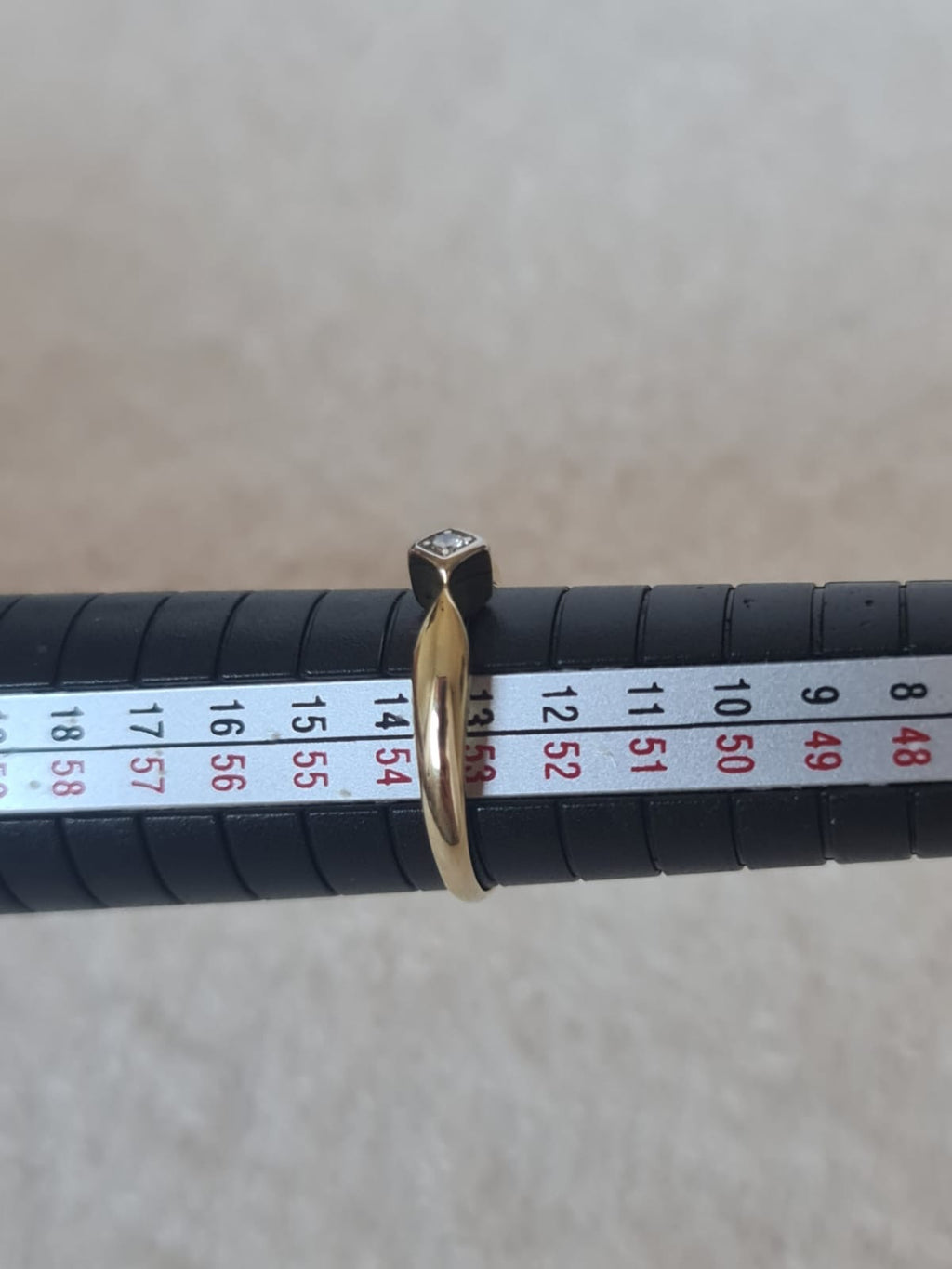 14k gold ring with natural diamond