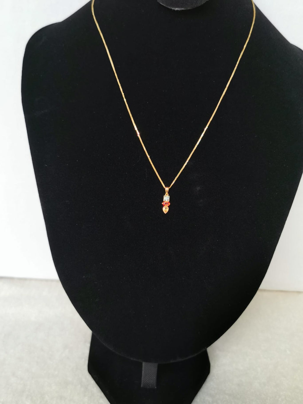 18k gold necklace with sapphire pendant, certificated