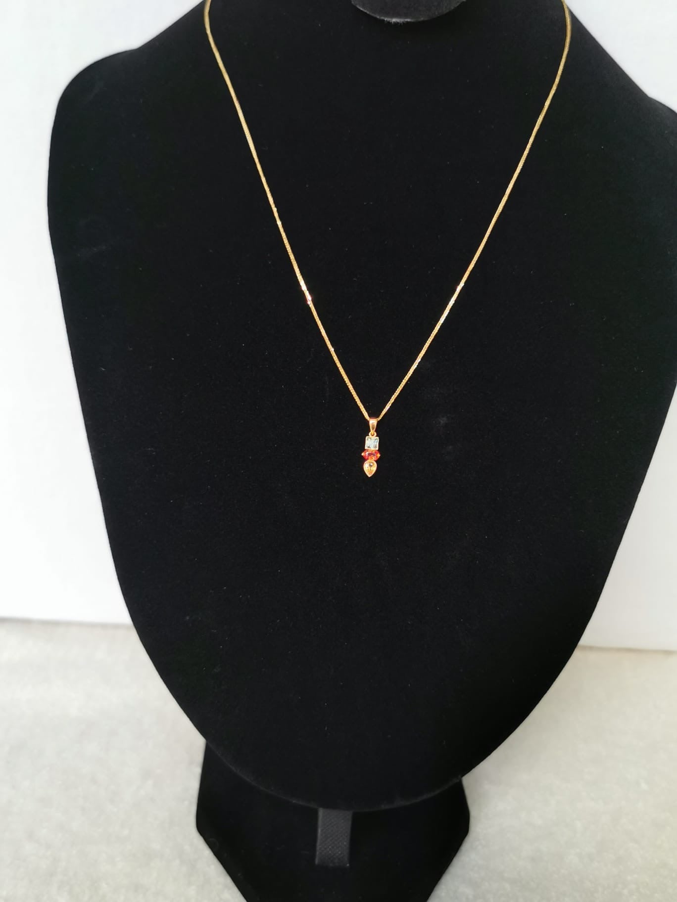 18k gold necklace with sapphire pendant, certificated