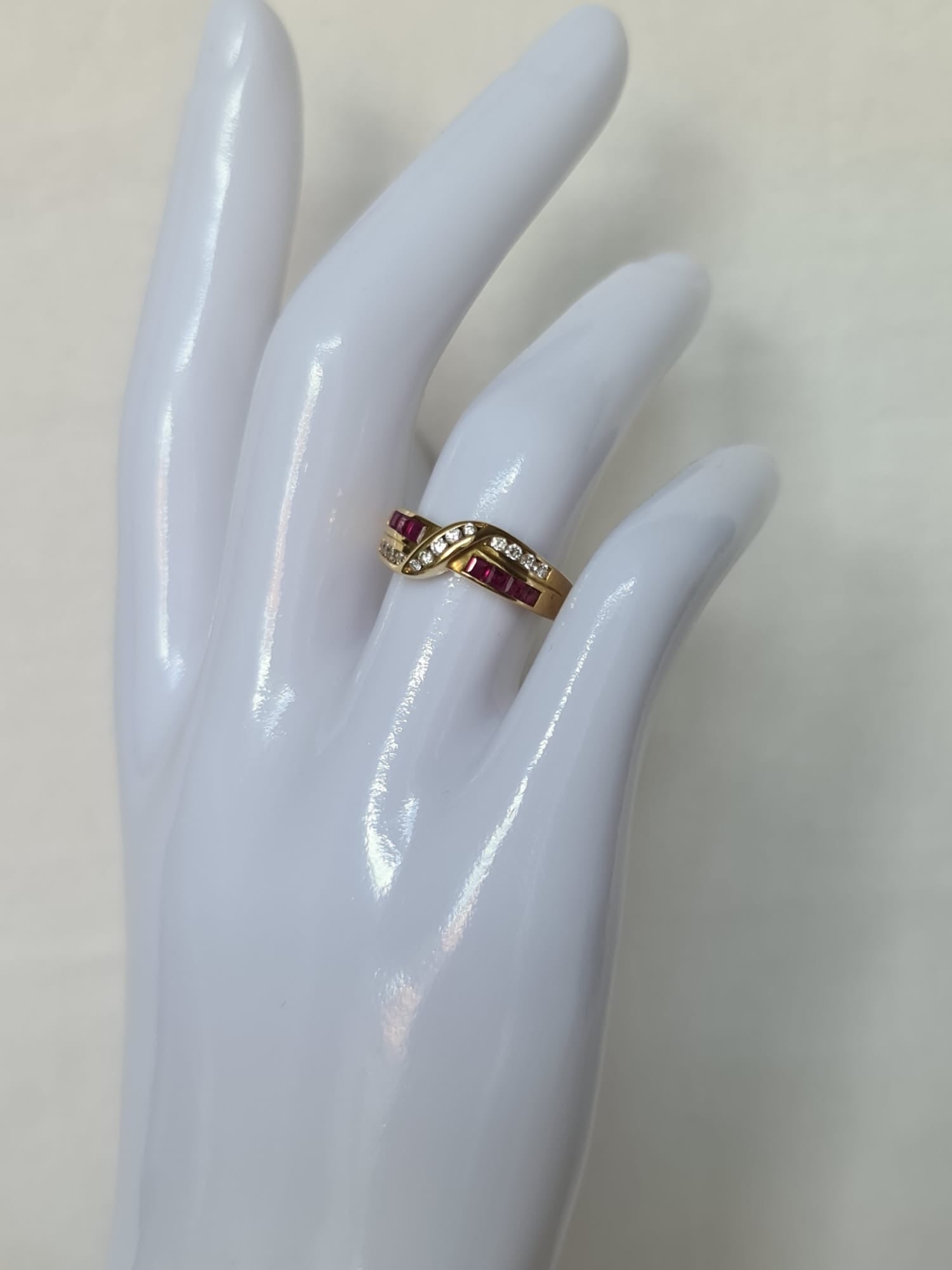 18k gold ring with diamond