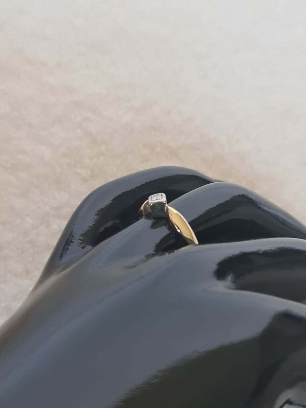 14k gold ring with natural diamond