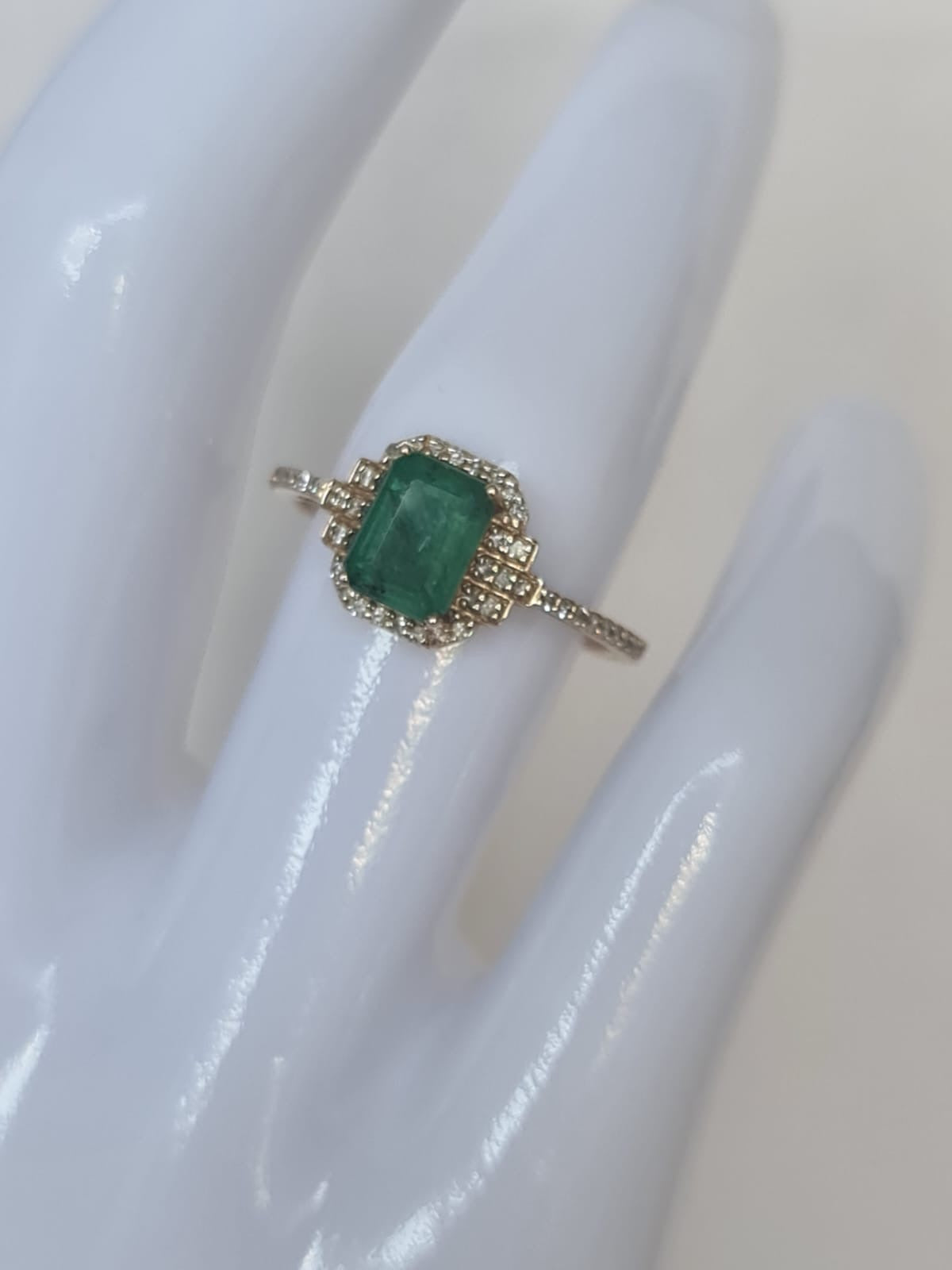Special gold ring with emerald and diamonds-certified