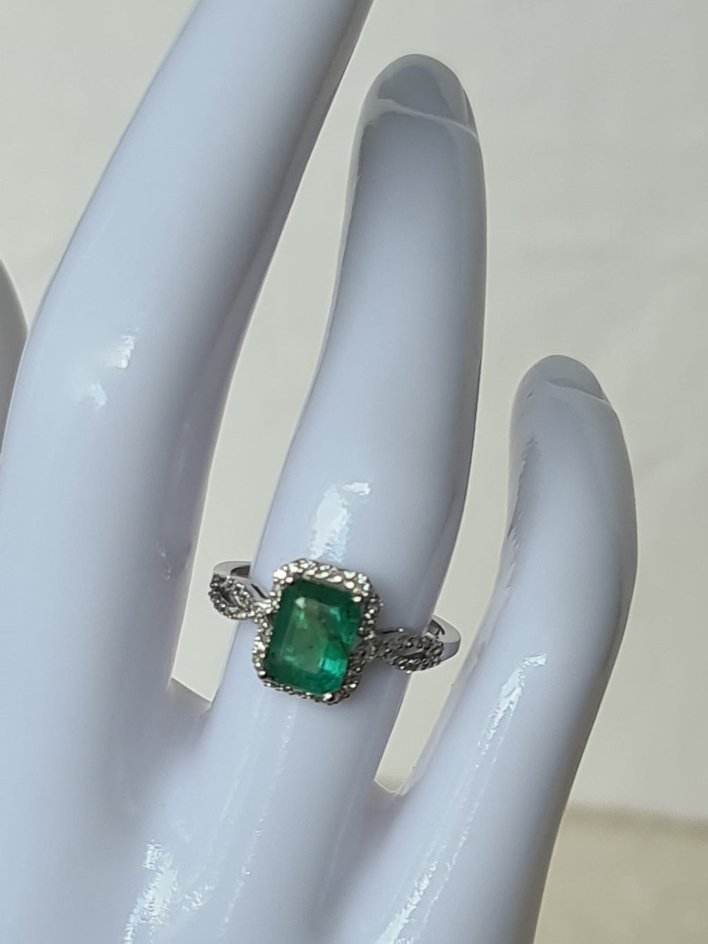 1.75 carat Natural Emerald 950 Platinum Ring with diamond-certified