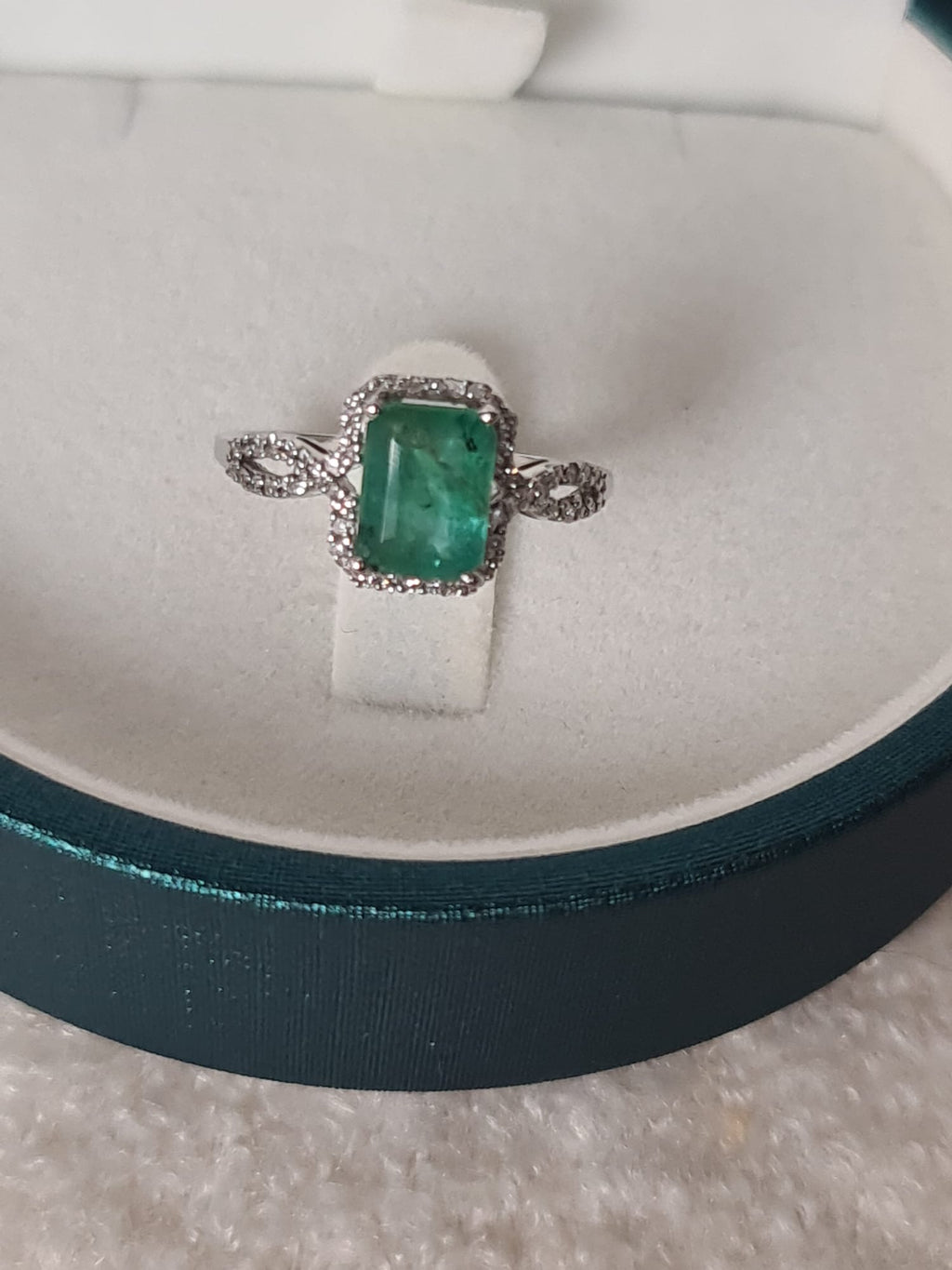 1.75 carat Natural Emerald 950 Platinum Ring with diamond-certified