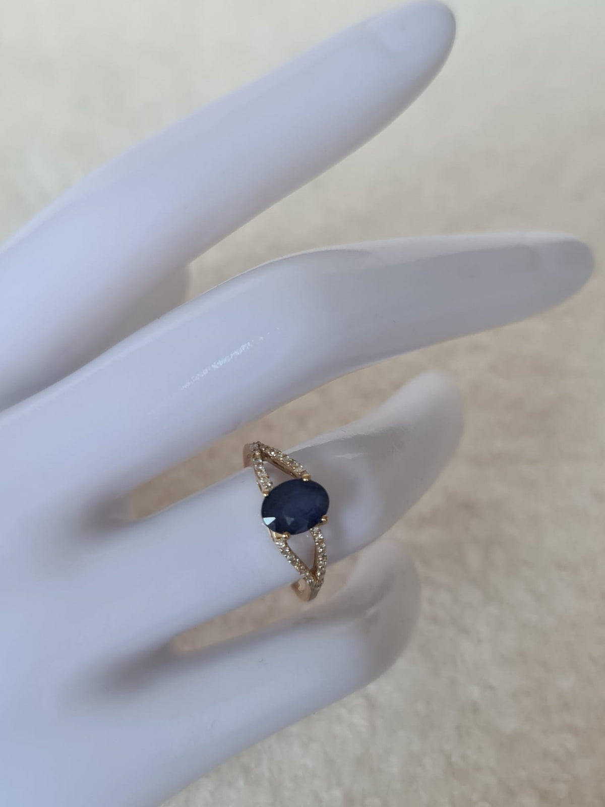 1.71 Ct Oval Natural
Sapphire 14K Gold Ring-certified