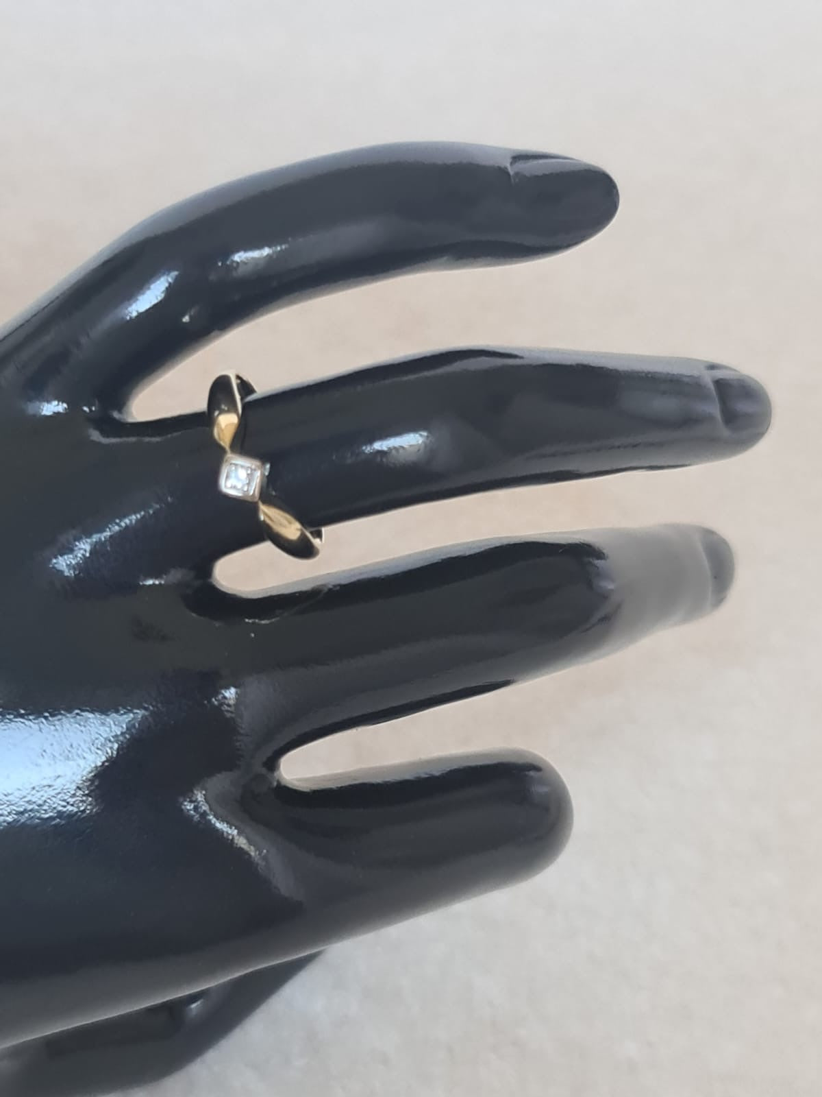 14k gold ring with natural diamond