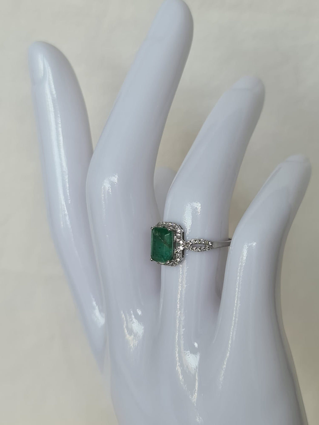 1.75 carat Natural Emerald 950 Platinum Ring with diamond-certified