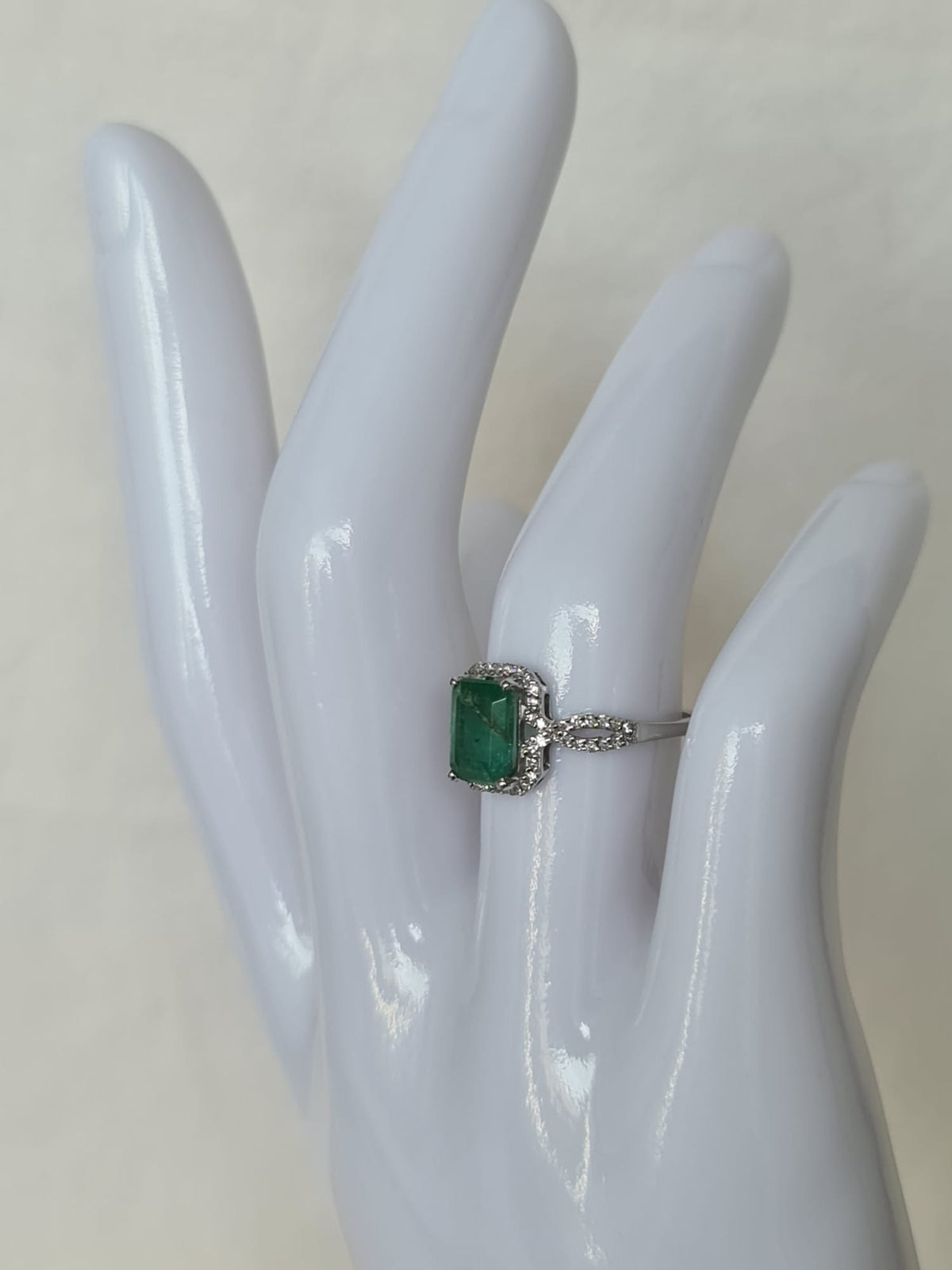 1.75 carat Natural Emerald 950 Platinum Ring with diamond-certified