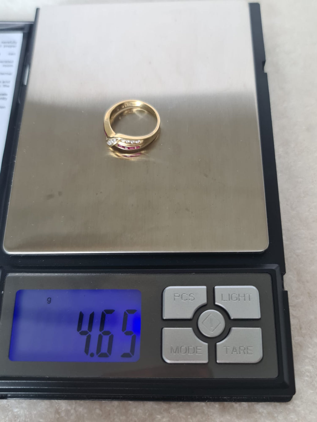 18k gold ring with diamond