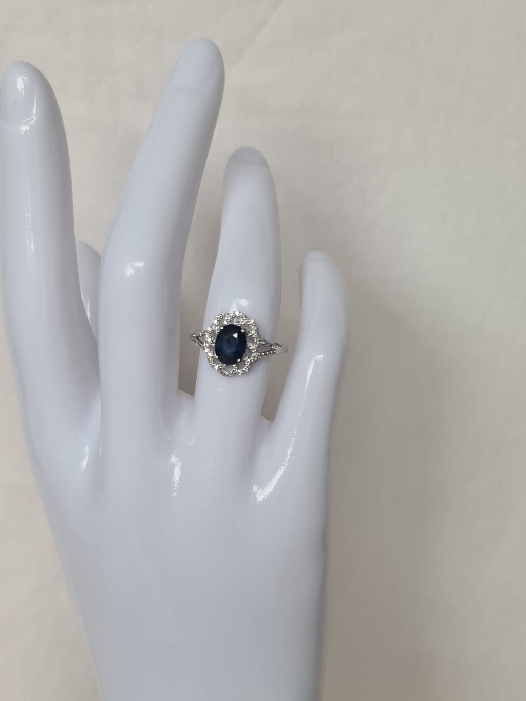 1.57ct natural sapphire with platinum ring-certified