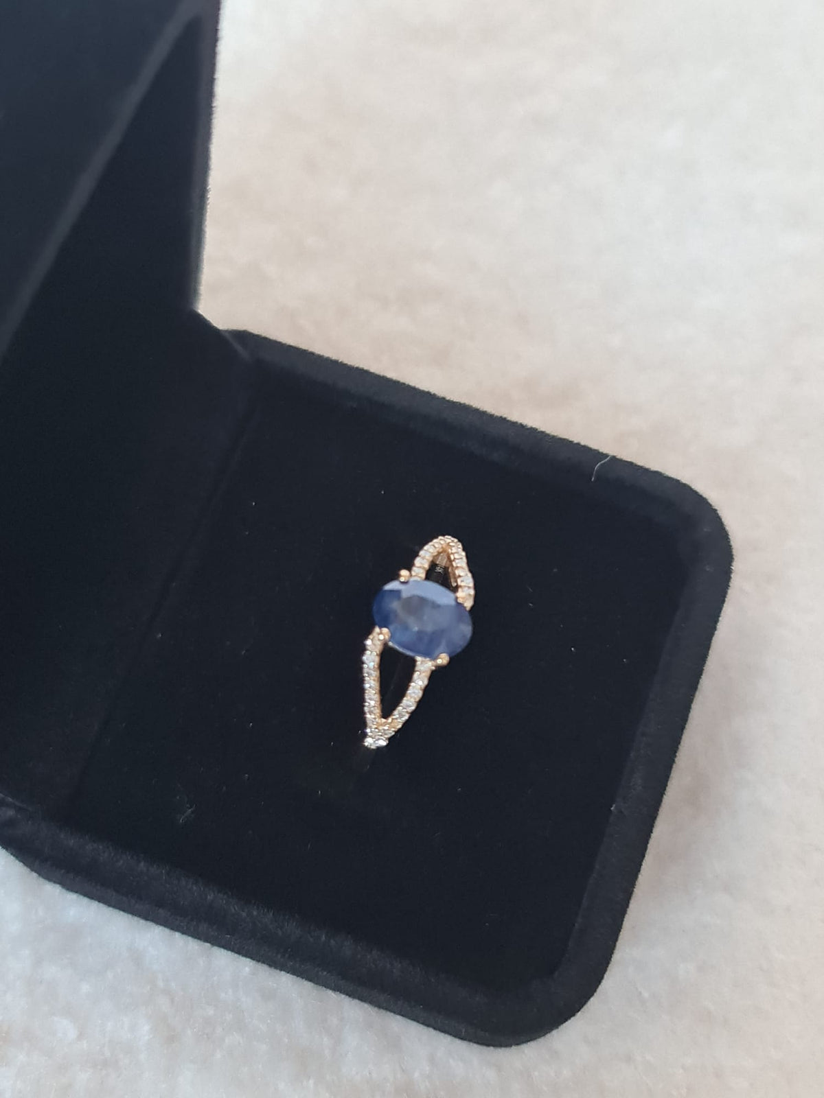 1.71 Ct Oval Natural
Sapphire 14K Gold Ring-certified