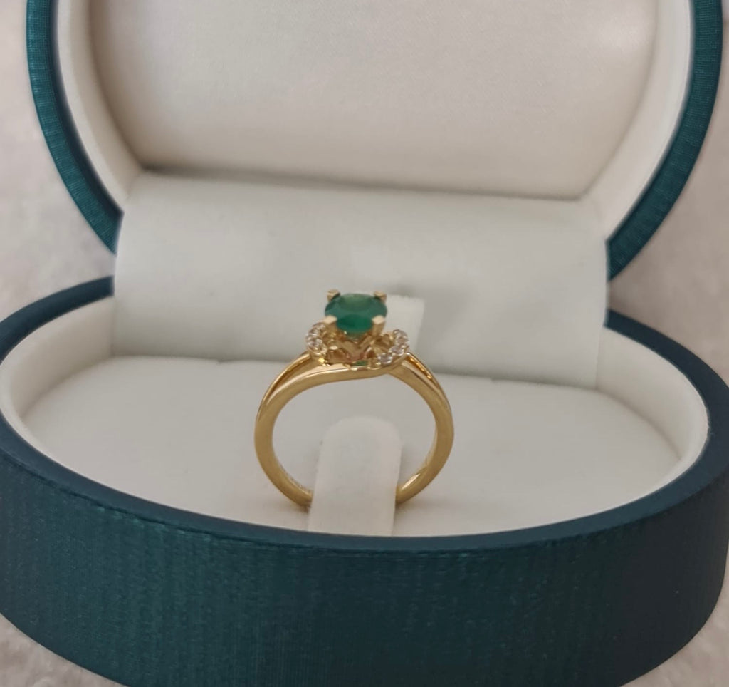 18k gold ring with natural emerald