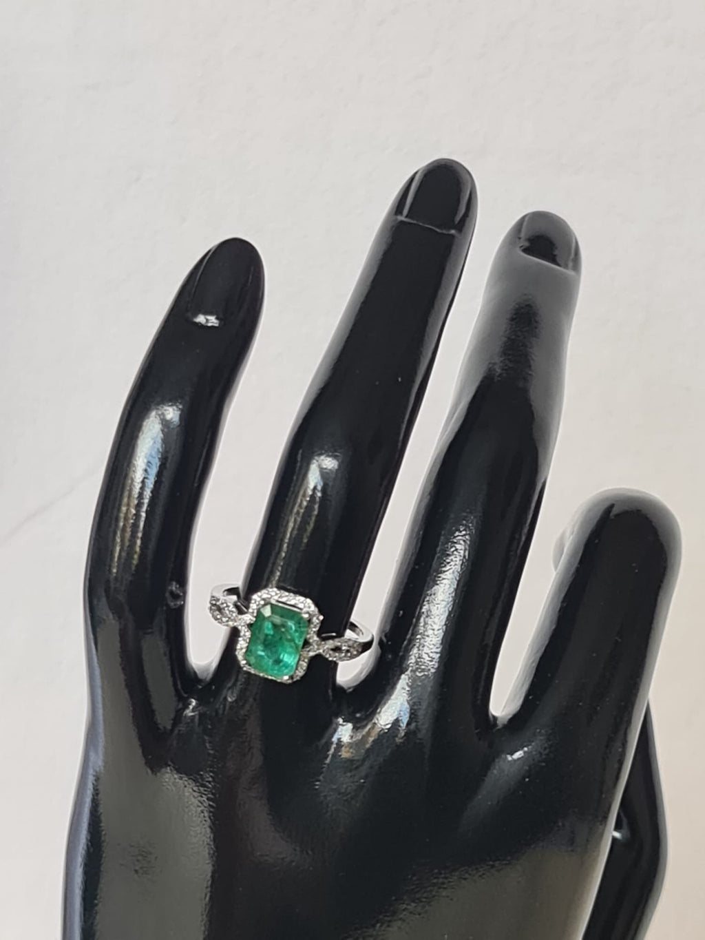 1.75 carat Natural Emerald 950 Platinum Ring with diamond-certified