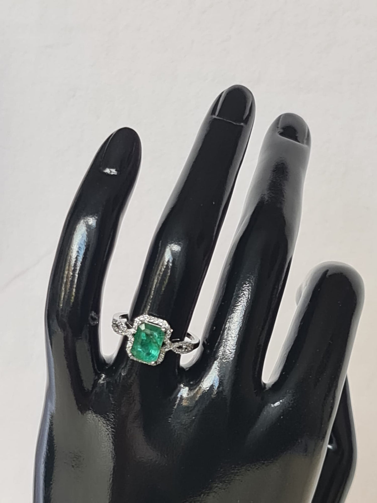 1.75 carat Natural Emerald 950 Platinum Ring with diamond-certified