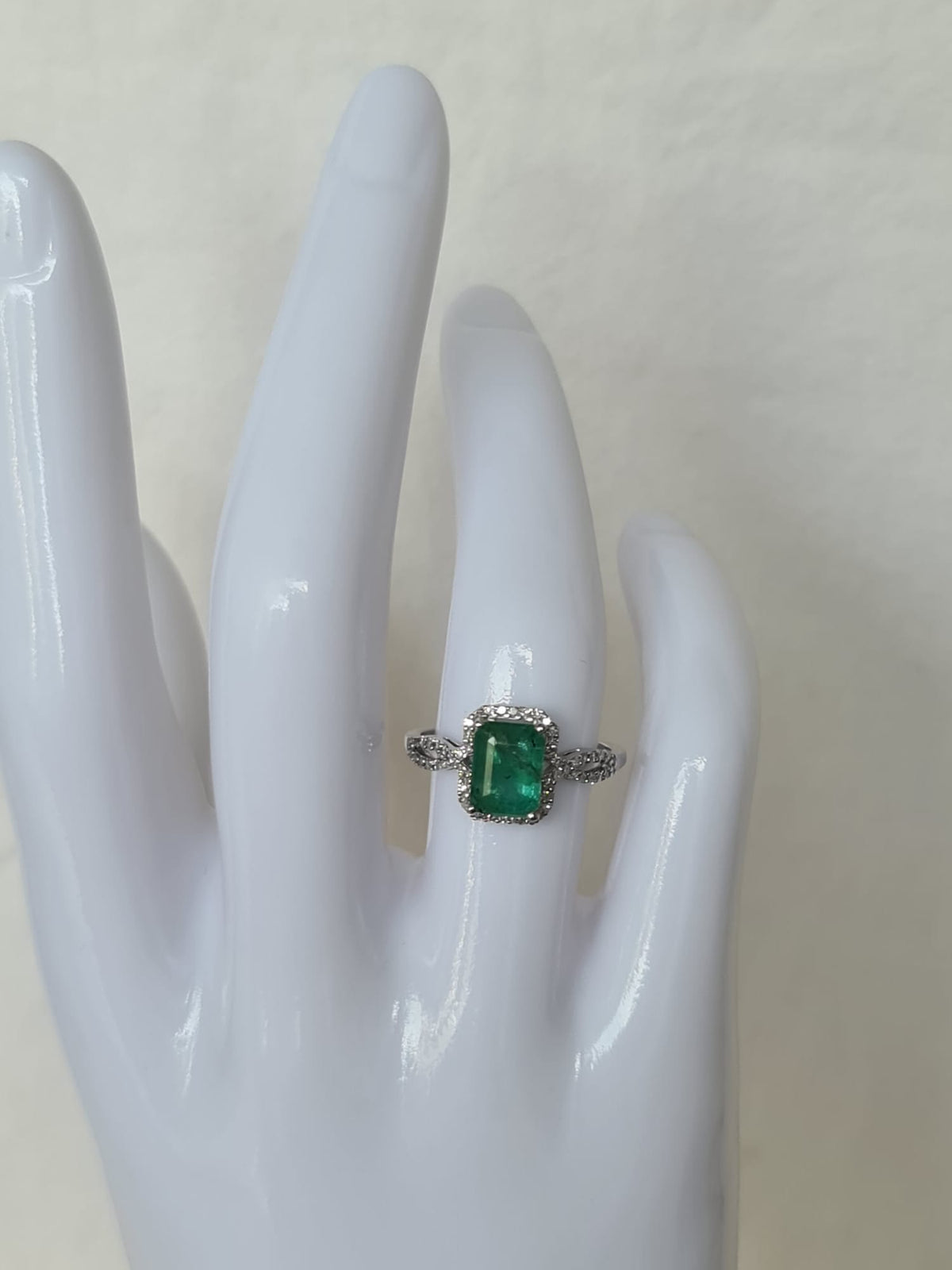 1.75 carat Natural Emerald 950 Platinum Ring with diamond-certified