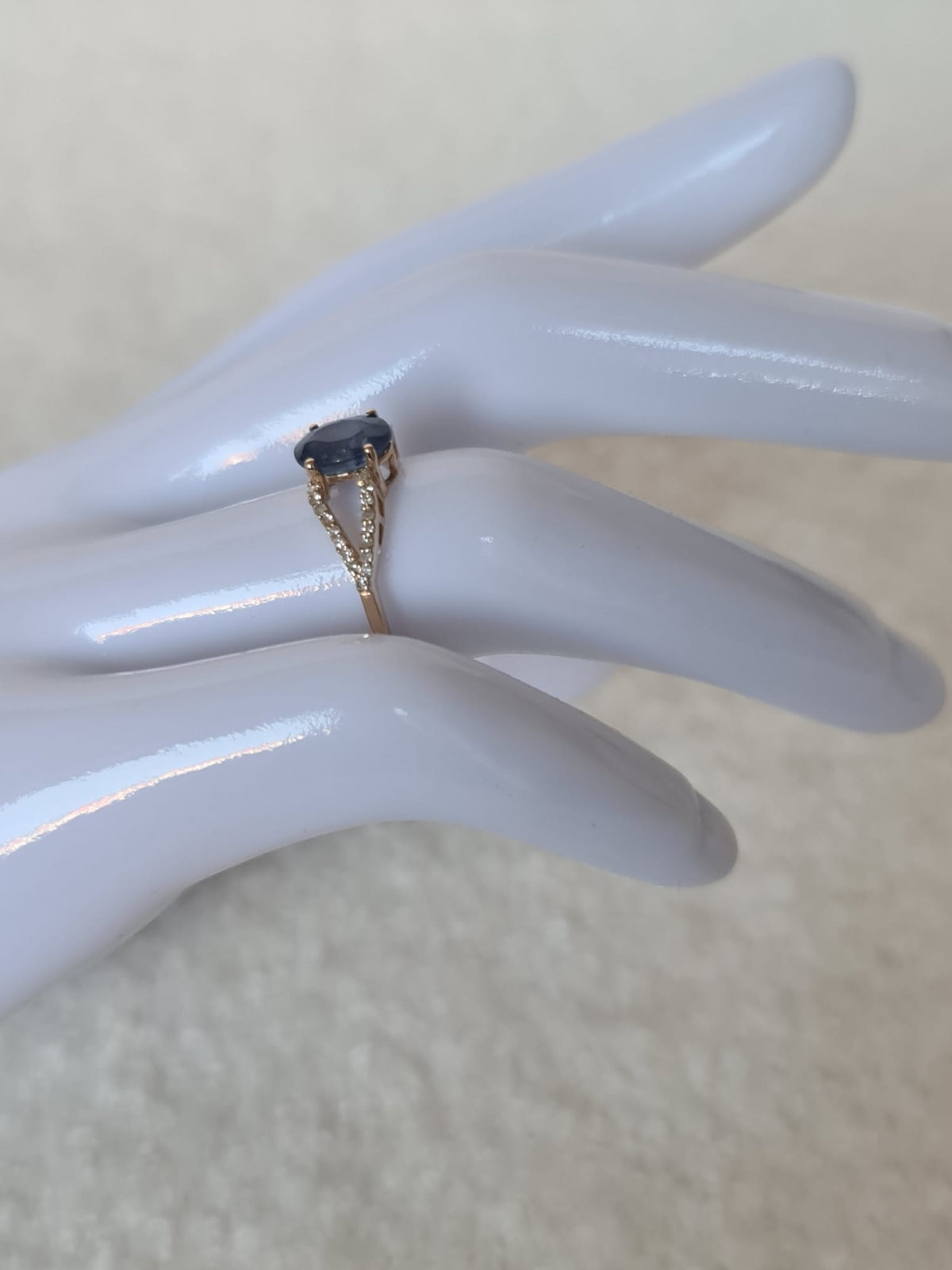 1.71 Ct Oval Natural
Sapphire 14K Gold Ring-certified