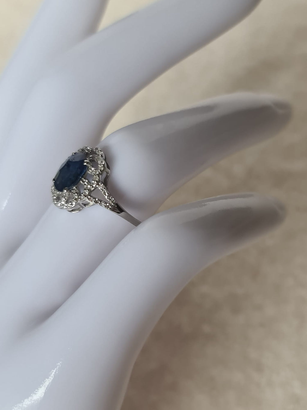 1.57ct natural sapphire with platinum ring-certified