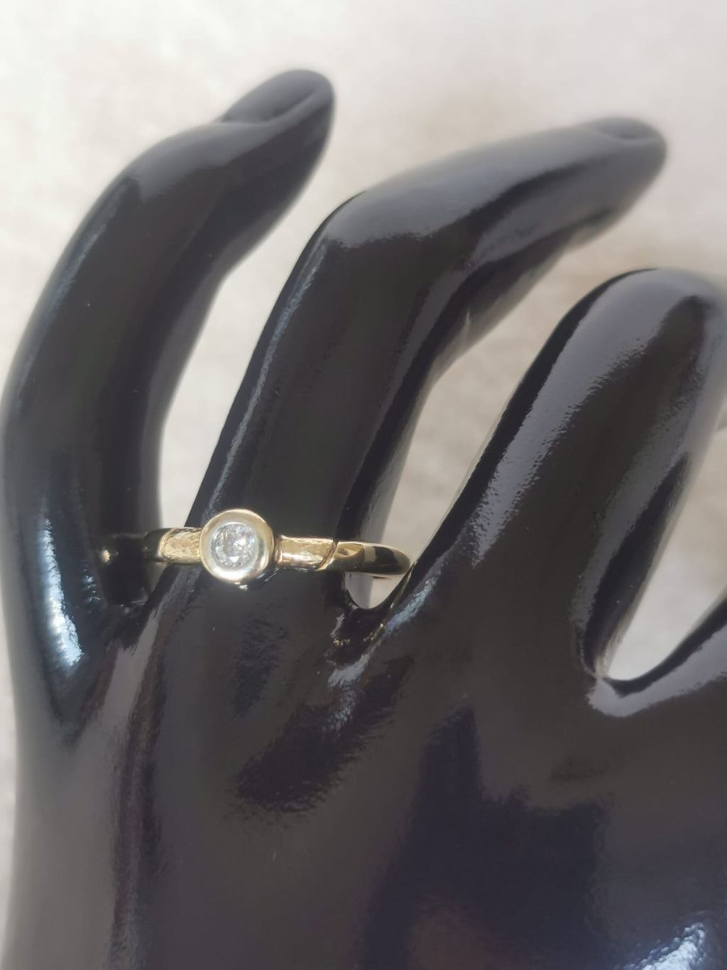 14k gold ring with natural diamond