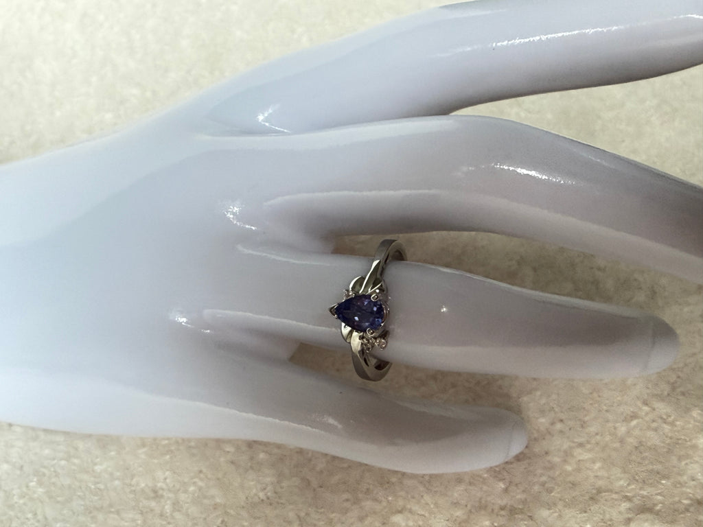 Gold ring with diamonds and tanzanite-certified