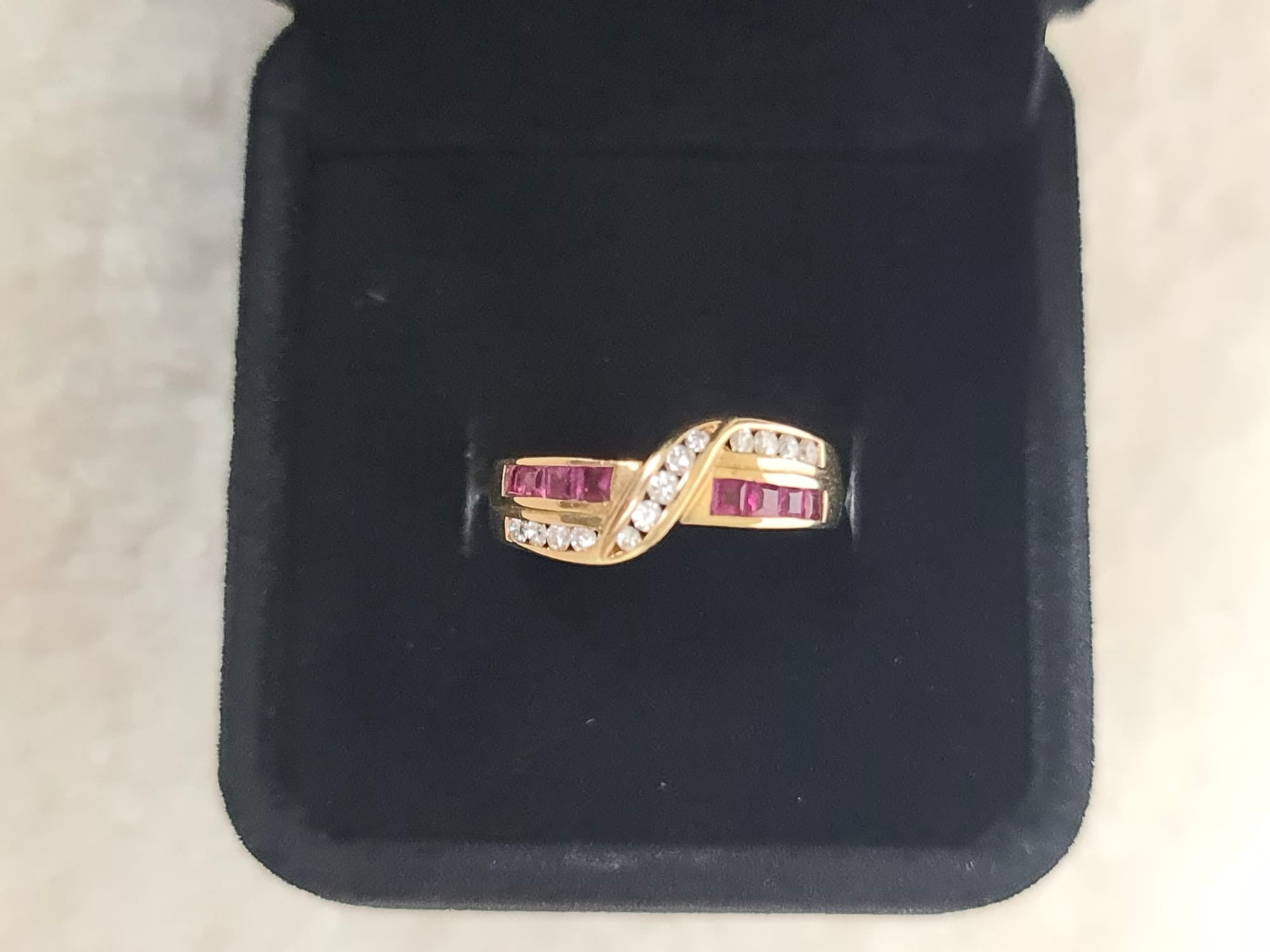 18k gold ring with diamond