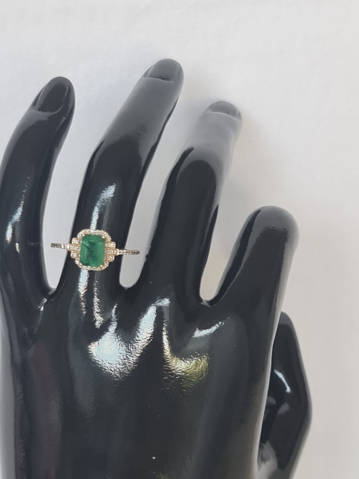 Special gold ring with emerald and diamonds-certified